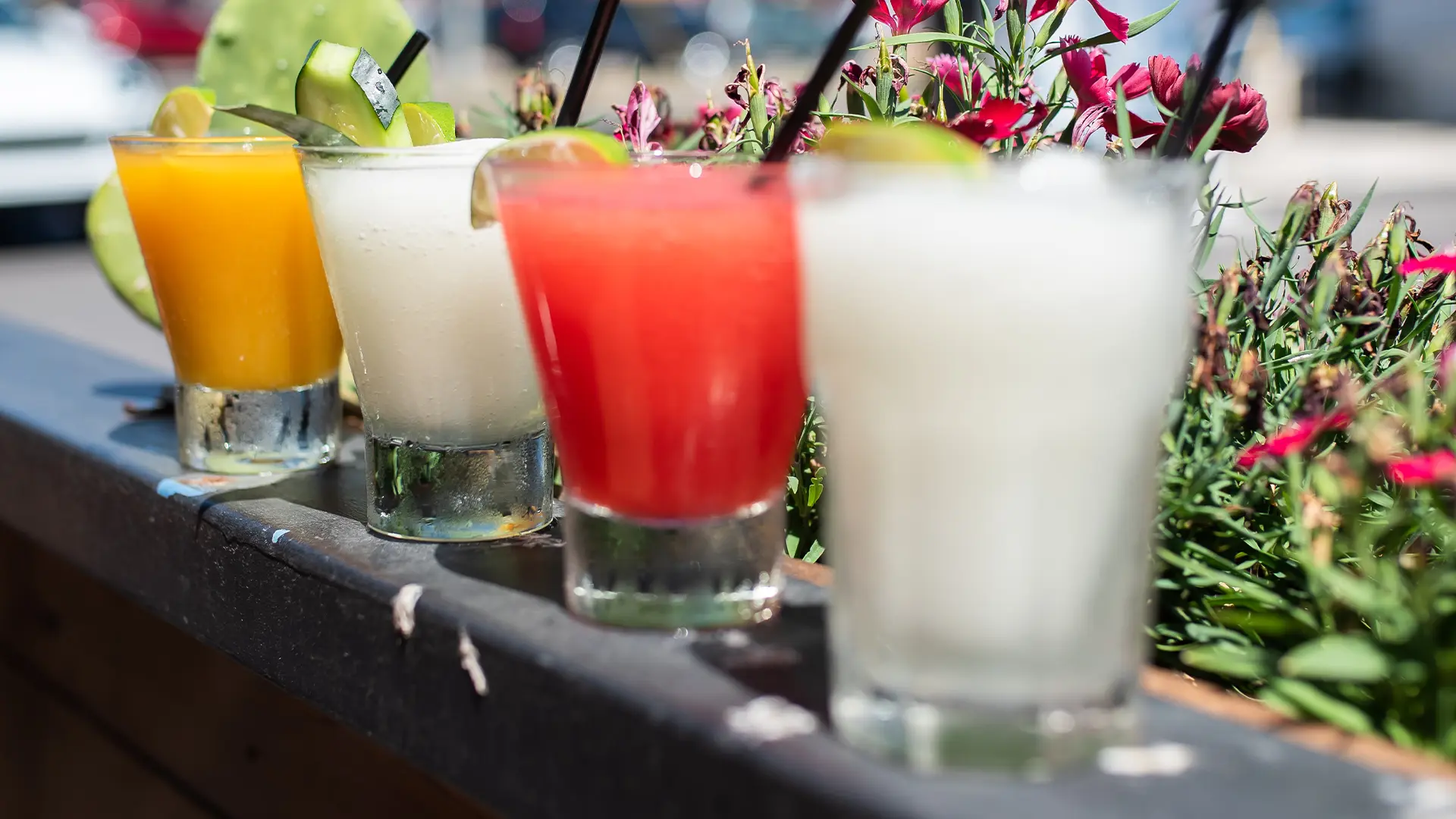 Image de 4 cocktails sans alcool alignés